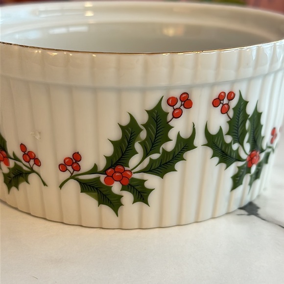 Vintage Holiday Holly Collection Small Casserole Dish by RB Made in Japan - Picture 2 of 9